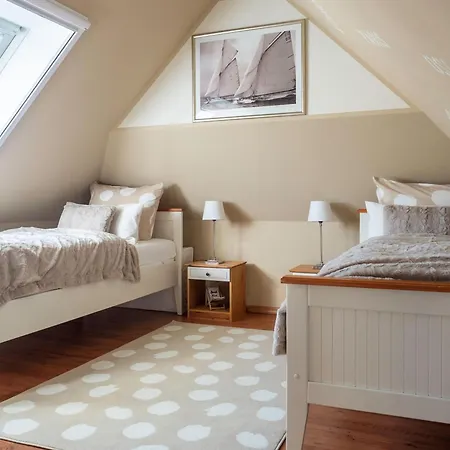 Haus Ostseezwilling 2 * Zingst