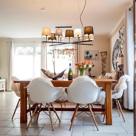 Haus Ostseezwilling 2 *